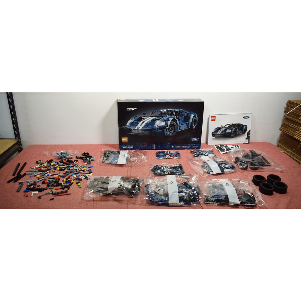 LEGO Technic 2022 Ford GT Car 42154 (Parts)